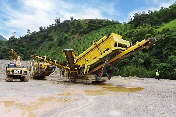 Mobile crushing production line